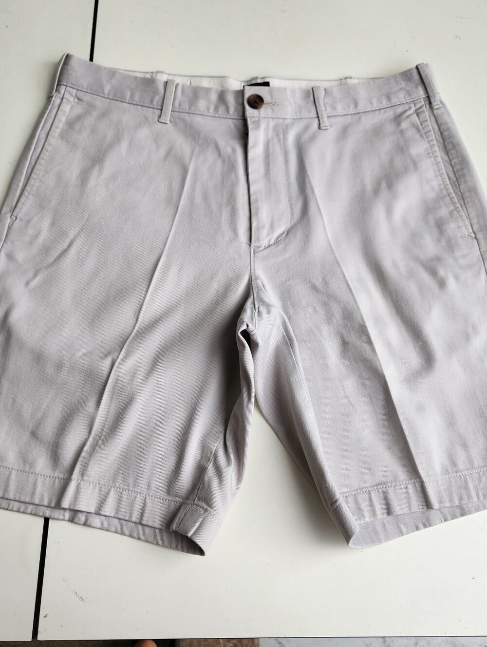 J Crew 9" Inseam Shorts Size 33 Mens Rivington Chino Casual Gray Beige